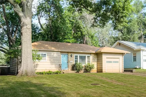 8348 Locust St, Kansas City, MO 64131