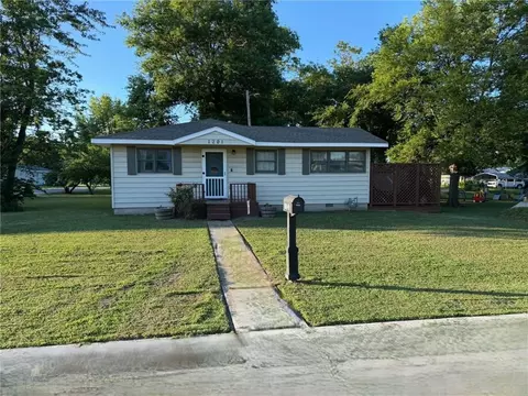 1201 E Sycamore St, Columbus, KS 66725