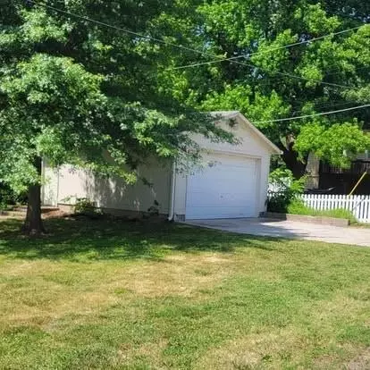 307 SE 6th St, Lees Summit, MO 64063 photo 2