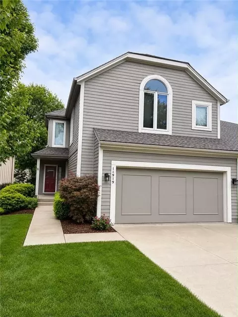 11919 Mackey St, Overland Park, KS 66213