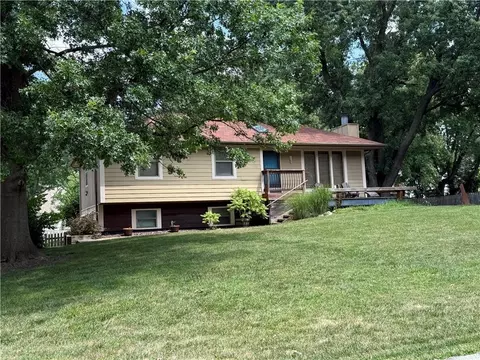 1300 NE 112th Ter, Kansas City, MO 64155