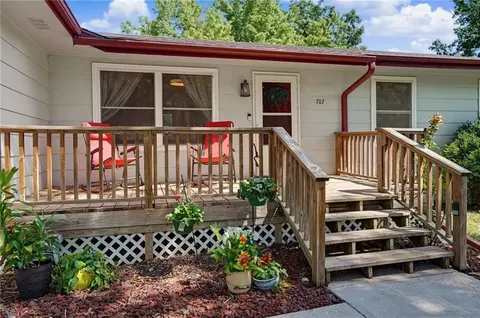Exterior - 707 E 3rd St, Ottawa, KS 66067 photo 2 of 9