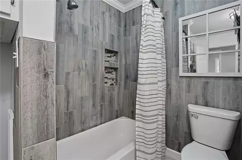 Bath - 707 E 3rd St, Ottawa, KS 66067 photo 3 of 6
