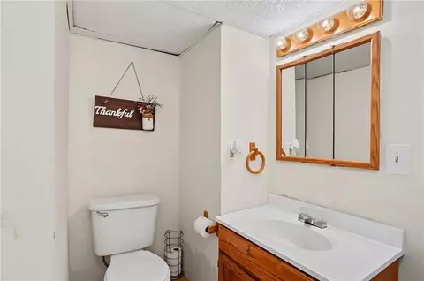 Bath - 707 E 3rd St, Ottawa, KS 66067 photo 5 of 6