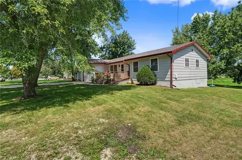 Exterior - 707 E 3rd St, Ottawa, KS 66067 photo 8 of 9