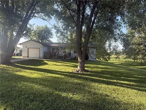 707 E 3rd St, Ottawa, KS 66067 photo 1