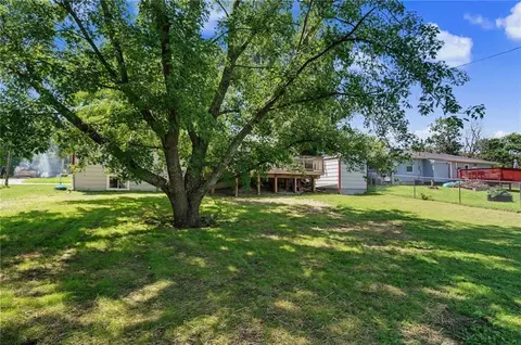 Exterior - 707 E 3rd St, Ottawa, KS 66067 photo 7 of 9