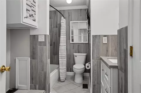 Bath - 707 E 3rd St, Ottawa, KS 66067 photo 1 of 6