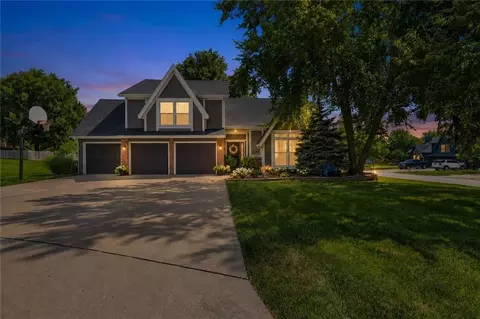 5106 Anderson St, Shawnee, KS 66226
