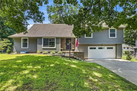 25 E 113th Ter, Kansas City, MO 64114