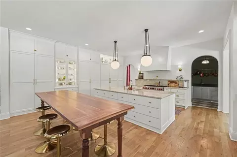 Kitchen - 25590 Bundschu Rd, Independence, MO 64056 photo 2 of 7