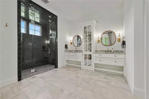 Bath - 25590 Bundschu Rd, Independence, MO 64056 photo 2 of 9
