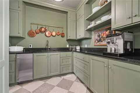 Kitchen - 25590 Bundschu Rd, Independence, MO 64056 photo 4 of 7