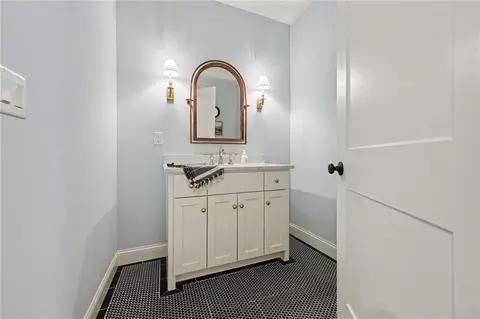 Bath - 25590 Bundschu Rd, Independence, MO 64056 photo 6 of 9