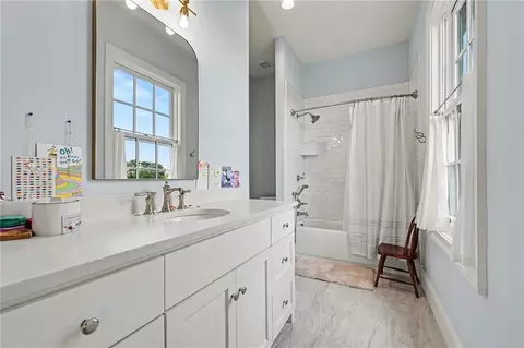 Bath - 25590 Bundschu Rd, Independence, MO 64056 photo 5 of 9