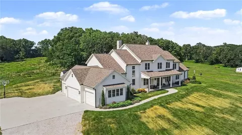 Exterior - 25590 Bundschu Rd, Independence, MO 64056 photo 3 of 11