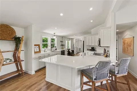 Kitchen - 25590 Bundschu Rd, Independence, MO 64056 photo 5 of 7