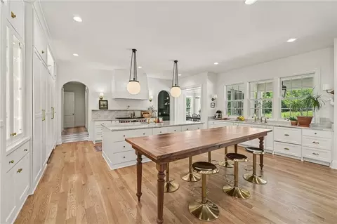 Kitchen - 25590 Bundschu Rd, Independence, MO 64056 photo 1 of 7