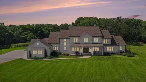 Exterior - 25590 Bundschu Rd, Independence, MO 64056 photo 2 of 11