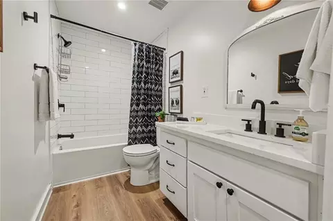 Bath - 25590 Bundschu Rd, Independence, MO 64056 photo 8 of 9