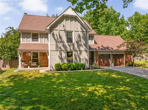 9202 W 112th Ter, Overland Park, KS 66210