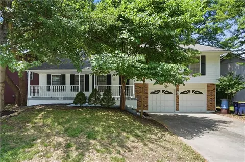 11942 Harrison Dr, Kansas City, MO 64146