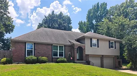 1512 SW Morningside Dr, Blue Springs, MO 64015