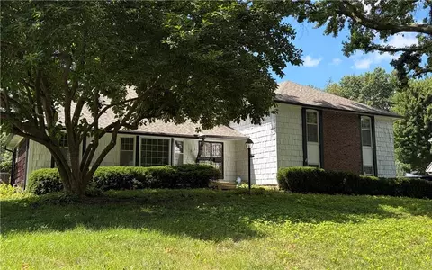 619 W 114th Ter, Kansas City, MO 64114
