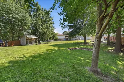 Exterior - 1113 SE 2nd Ter, Lees Summit, MO 64063 photo 8 of 10