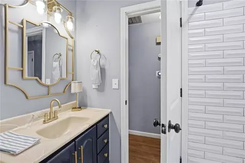 Bath - 1113 SE 2nd Ter, Lees Summit, MO 64063 photo 1 of 4