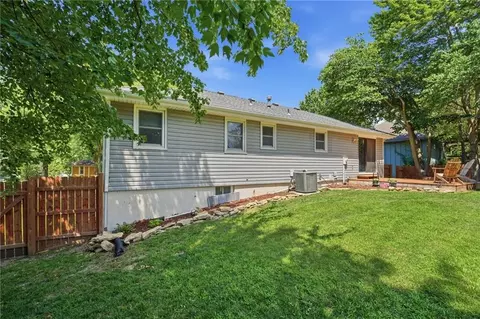 Exterior - 1113 SE 2nd Ter, Lees Summit, MO 64063 photo 6 of 10