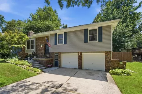 Exterior - 1113 SE 2nd Ter, Lees Summit, MO 64063 photo 3 of 10