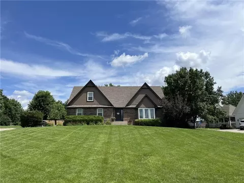 502 Sugarland Dr, Pleasant Hill, MO 64080