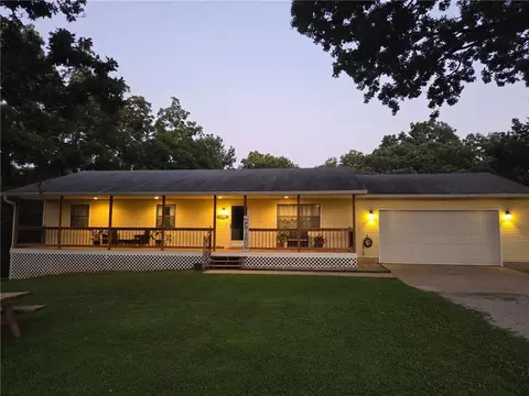 14874 E Redbird Rd, Nevada, MO 64772
