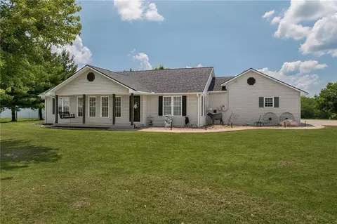 10700 SE Crabapple Rd, Agency, MO 64401