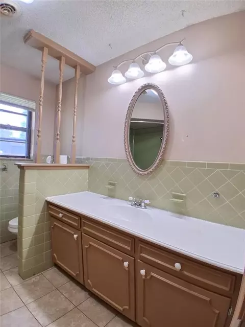 Bath - 413 S Dittman St, Frontenac, KS 66763 photo 1 of 2