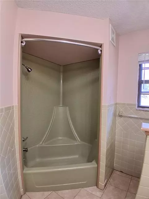 Bath - 413 S Dittman St, Frontenac, KS 66763 photo 2 of 2