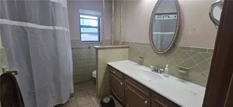 Bath - 413 S Dittman St, Frontenac, KS 66763 photo 2 of 3