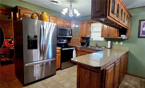 Kitchen - 413 S Dittman St, Frontenac, KS 66763 photo 1 of 4