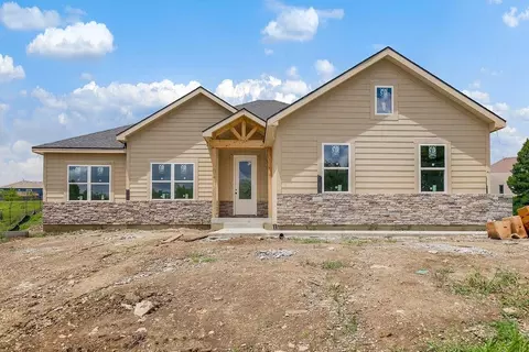 803 Kellogg St, Pleasant Hill, MO 64080