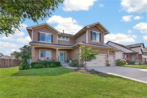 Exterior - 420 Meadowlark Dr, Raymore, MO 64083 photo 10 of 10
