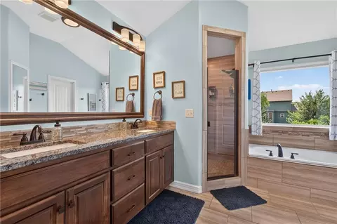 Bath - 420 Meadowlark Dr, Raymore, MO 64083 photo 3 of 7