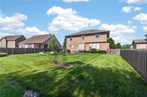 Exterior - 420 Meadowlark Dr, Raymore, MO 64083 photo 8 of 10