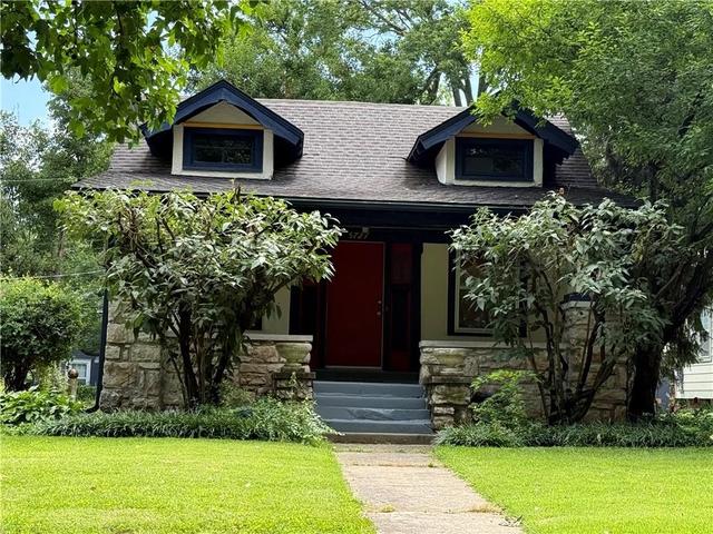5727 Kenwood Ave, Kansas City, MO 64110