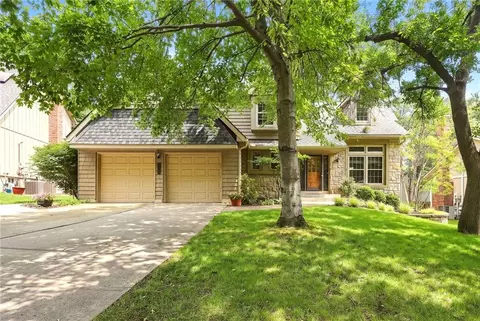 8209 Acuff Ln, Lenexa, KS 66215