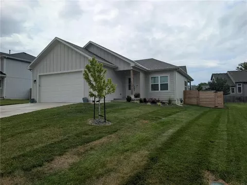 1128 S 12th Ter, Louisburg, KS 66053