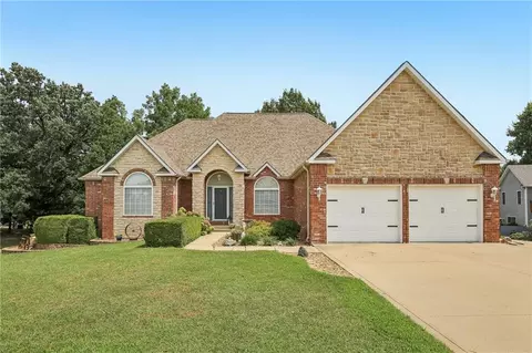 62 NW 241st Rd, Clinton, MO 64735