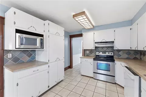 Kitchen - 804 E 10th St, Ottawa, KS 66067 photo 2 of 3
