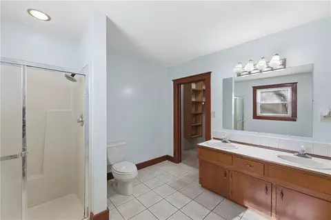 Bath - 804 E 10th St, Ottawa, KS 66067 photo 2 of 4