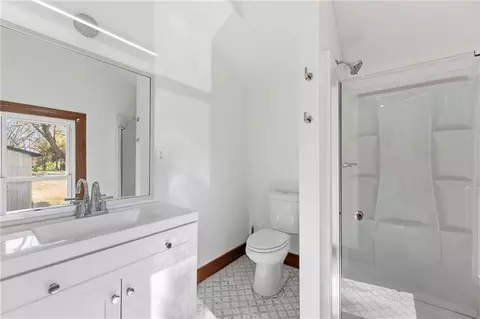 Bath - 804 E 10th St, Ottawa, KS 66067 photo 4 of 4